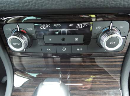 Volkswagen - Touareg