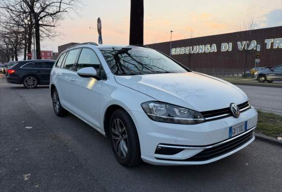 Volkswagen - Golf