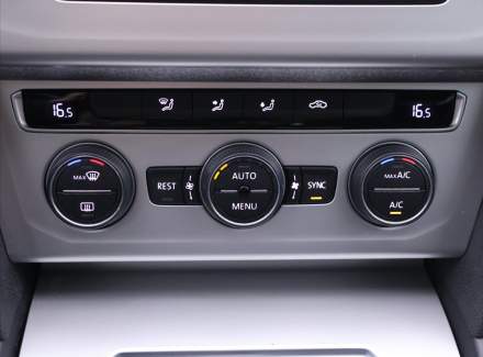 Volkswagen - Passat