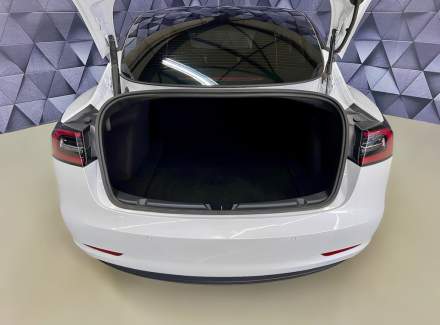 Tesla - Model 3