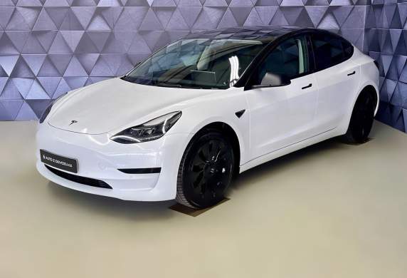 Tesla - Model 3