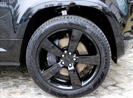 Land Rover - Defender