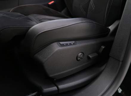 DS Automobiles - DS7 Crossback