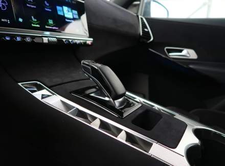 DS Automobiles - DS7 Crossback