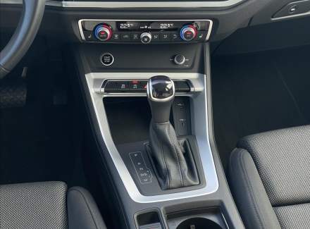 Audi - Q3