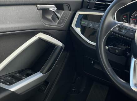 Audi - Q3