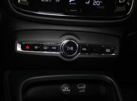 Volvo - XC40