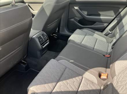 Volkswagen - Passat
