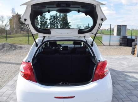Peugeot - 208