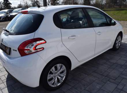 Peugeot - 208