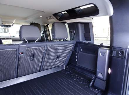 Land Rover - Defender