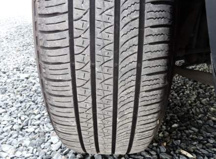 Land Rover - Defender