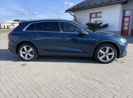 Audi - E-tron