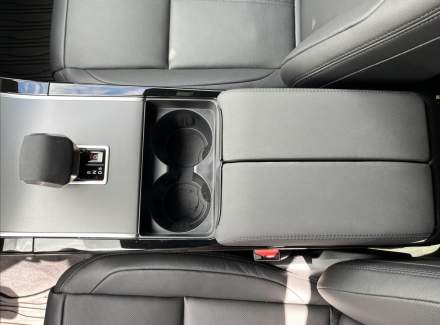 Land Rover - Range Rover Velar