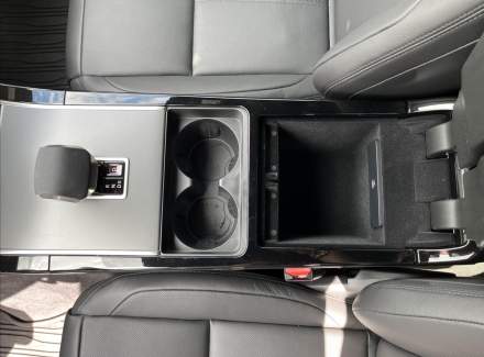 Land Rover - Range Rover Velar