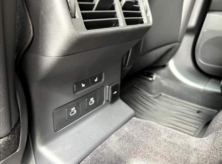 Land Rover - Range Rover Velar