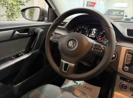 Volkswagen - Passat