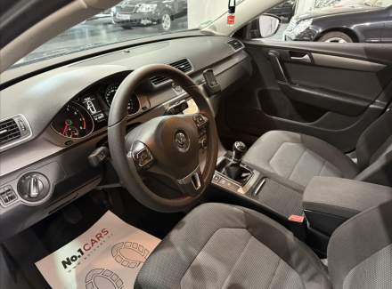 Volkswagen - Passat