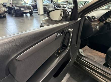 Volkswagen - Passat