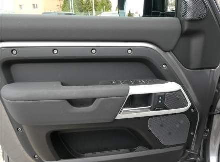 Land Rover - Defender