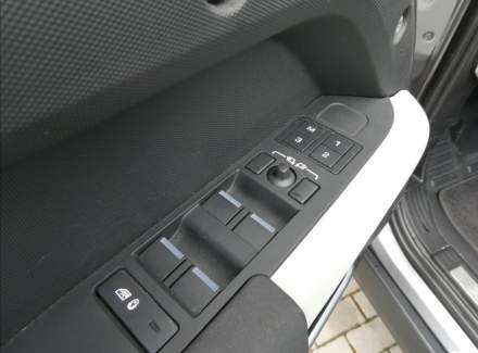 Land Rover - Defender