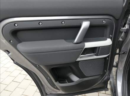 Land Rover - Defender