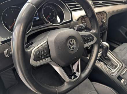 Volkswagen - Passat