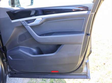 Volkswagen - Touareg