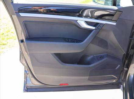 Volkswagen - Touareg