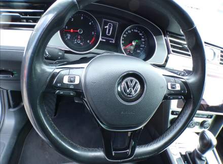 Volkswagen - Passat