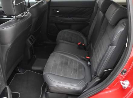 Mitsubishi - Outlander