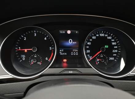 Volkswagen - Passat