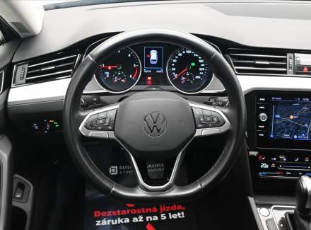 Volkswagen - Passat