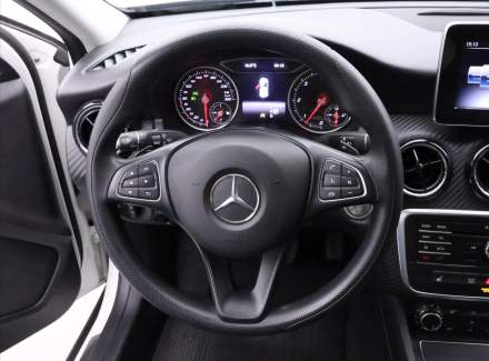 Mercedes-Benz - GLA