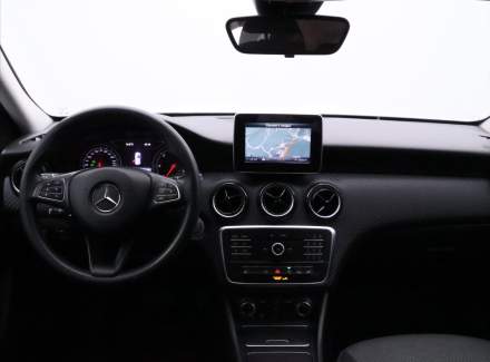 Mercedes-Benz - GLA
