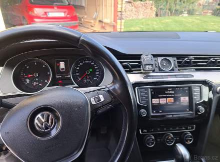 Volkswagen - Passat