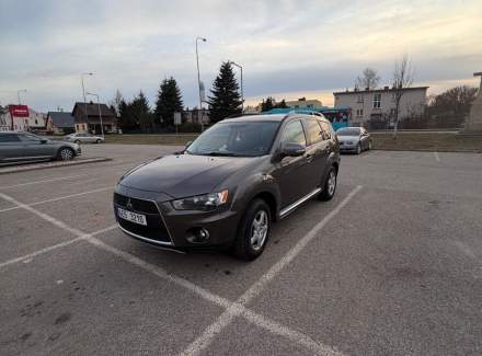Mitsubishi - Outlander