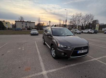 Mitsubishi - Outlander