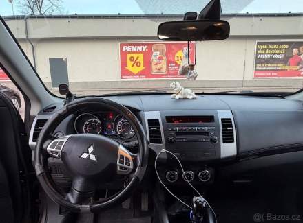 Mitsubishi - Outlander