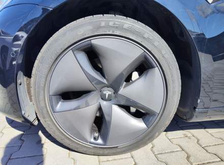 Tesla - Model 3