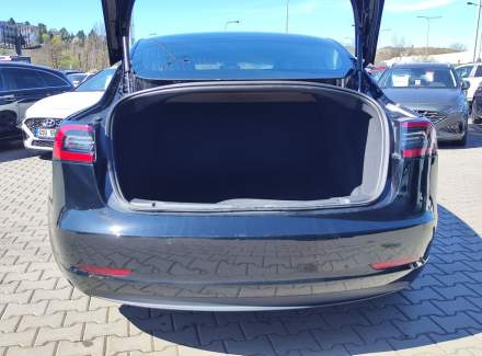 Tesla - Model 3