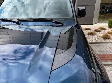 Land Rover - Defender