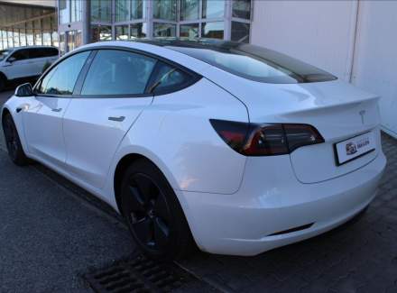 Tesla - Model 3