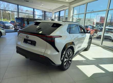 Toyota - bZ4X