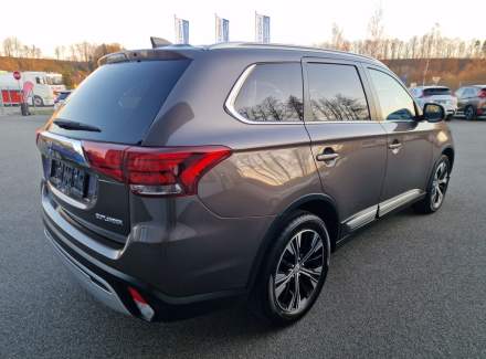 Mitsubishi - Outlander