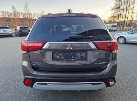 Mitsubishi - Outlander