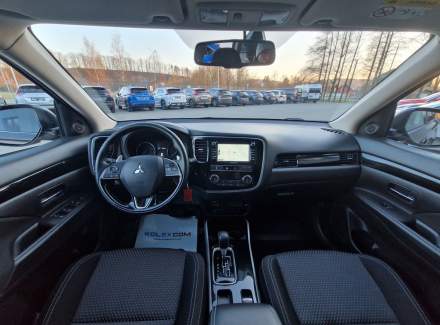 Mitsubishi - Outlander