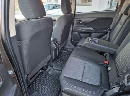 Mitsubishi - Outlander