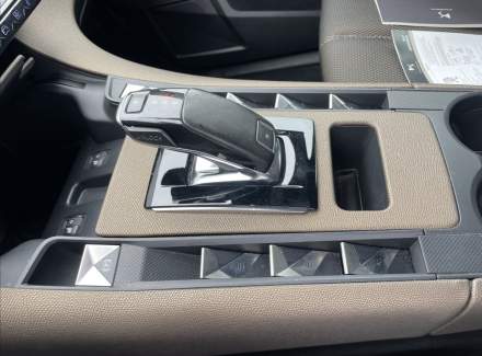 DS Automobiles - DS7 Crossback