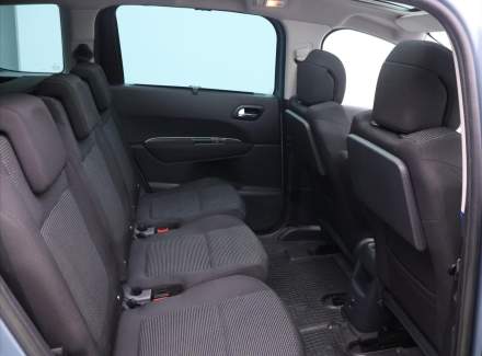 Peugeot - 5008